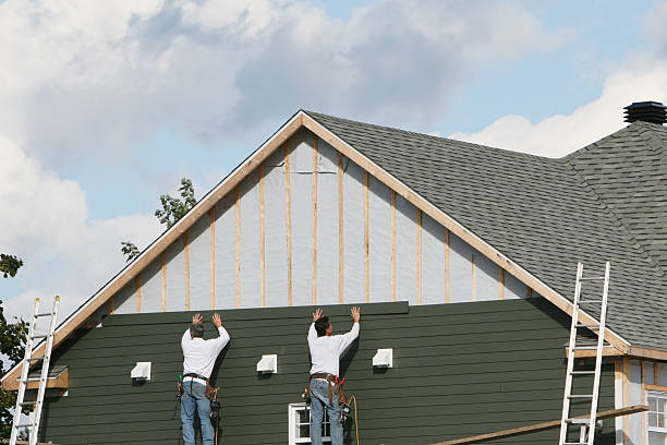 Professional Vinyl Siding technician working in Madison, CT